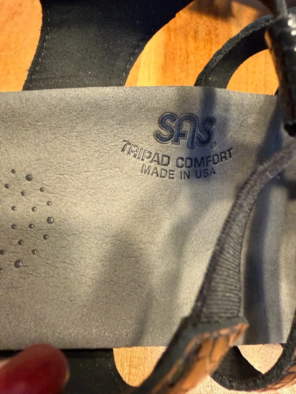 SAS black tripad